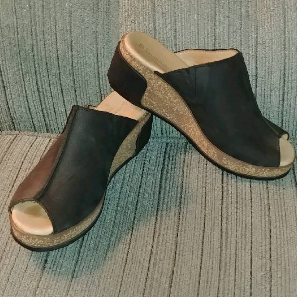 El Naturalista Black and Tan Women's Shoes